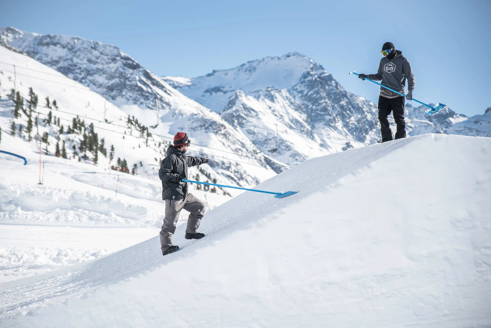 Parkdesigner skizziert einen Plan